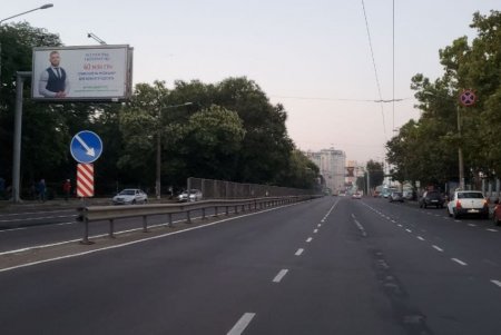 На Пироговской изменили схему дорожного движения с учетом выделенной велодорожки (фото)