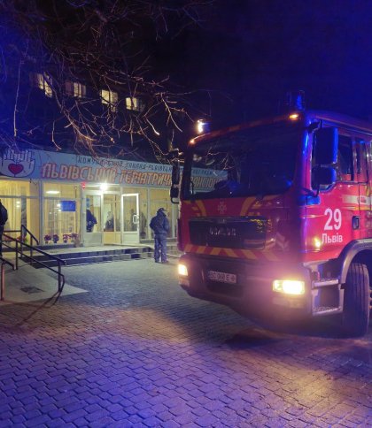 Рятувальники ліквідовують пожежу у Львівському геріатричному пансіонаті, 28 січня 2024, фото ДСНС